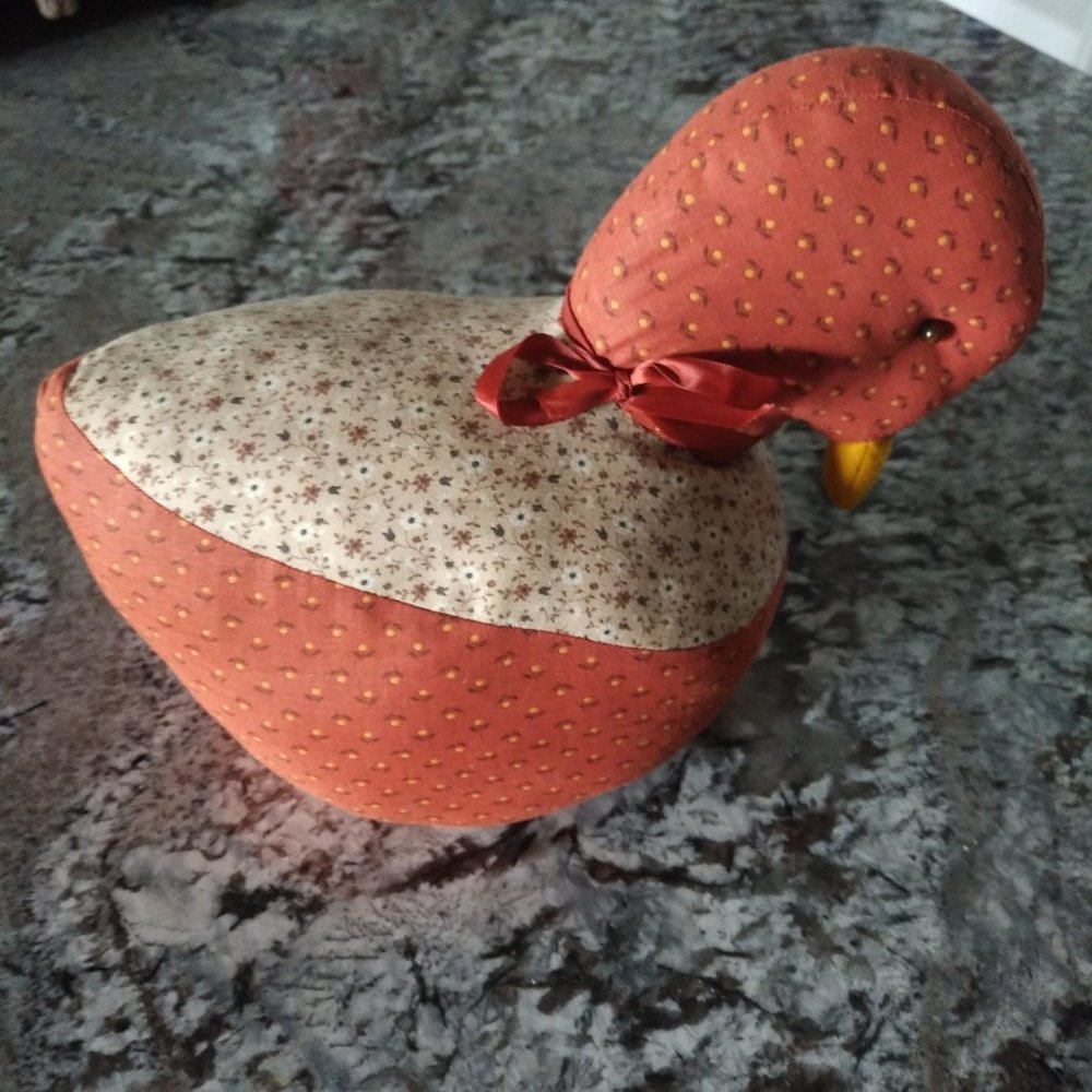 BRAND NEW HAND-CRAFTED CALICO FABRIC GOOSE FULLY STUFFED AND WEIGHTED